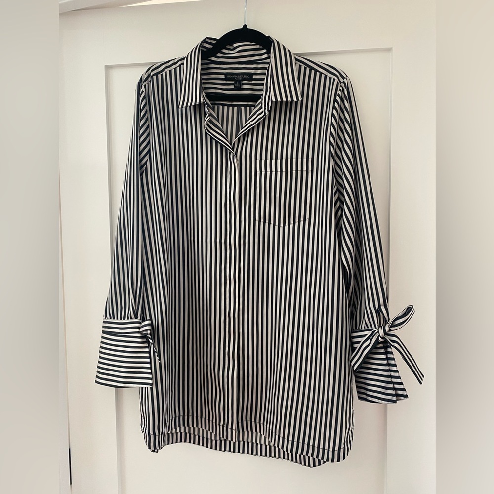 Banana Republic gorgeous blouse. Stripped with bows on the wrist.